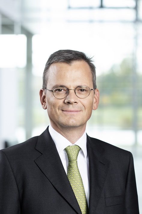 Airbus Appoints Future CFO, COO LD-Photo-new-CFO-Dominik-Asam-1-